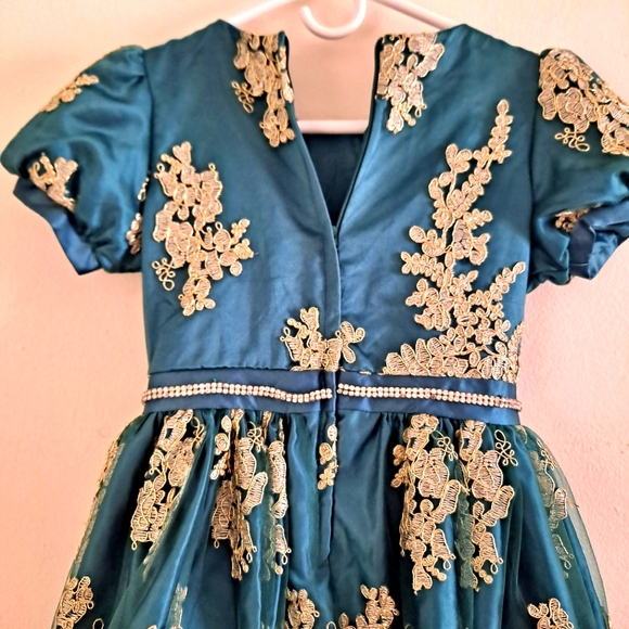 Perfect for the Holidays! Stunning embroidered fancy green dress. 12 - Picture 5 of 6